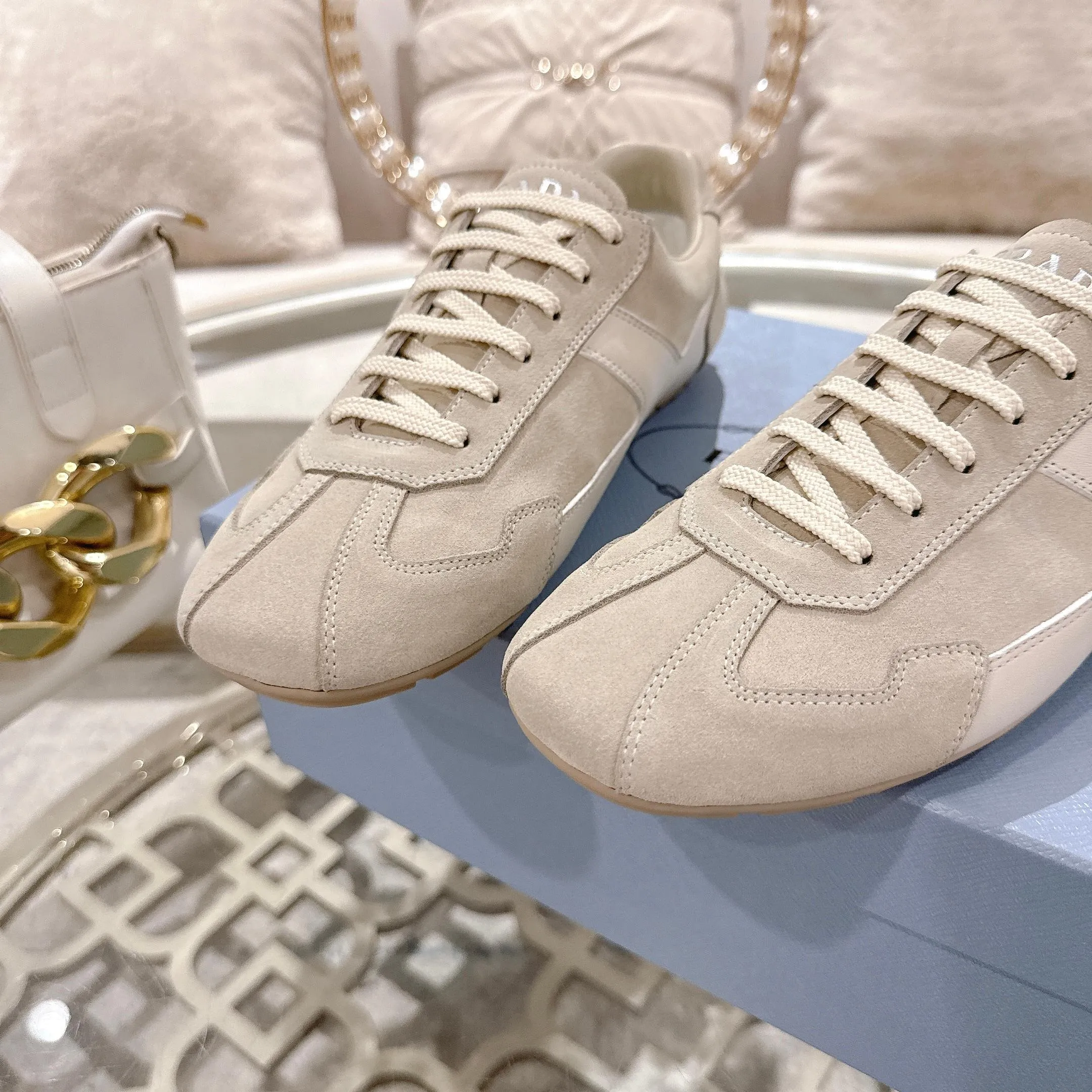 👟👟Ex-factory price 560👟👟 Men's size +10 PRADA, couple's casual shoes, original 1:1 development, high mercerized cowhide fabric with imported cowhide, silk sheepskin lining, rubber outsole, comfortable and soft upper feet, female size: 35 to 41. . Male 38 to 45, 🔥🔥🔥🔥🔥